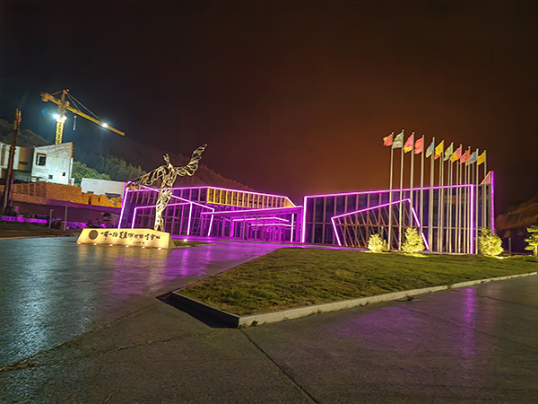 城市亮化是现代城市建设的重要组成部分,它不仅可以美化城市的夜景,还能提升城市的整体形象。随着科技的不断进步,城市亮化也得到了更多的关注和创新。本文将介绍一些关于城市亮化的创意和技术,帮助读者了解城市亮化的重要性以及如何进行海西城市亮化的规划和实施。 城市亮化是现代城市建设的重要组成部分,它不仅可以美化城市的夜景,还能提升城市的整体形象。随着科技的不断进步,城市亮化也得到了更多的关注和创新。本文将介绍一些关于城市亮化的创意和技术,帮助读者了解海西城市亮化的重要性以及如何进行海西城市亮化的规划和实施。